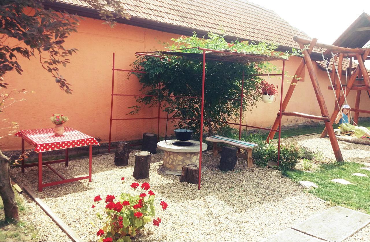 Arpad Nyaralohaz Villa Sarud Exterior photo