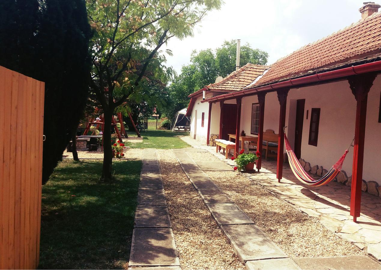 Arpad Nyaralohaz Villa Sarud Exterior photo